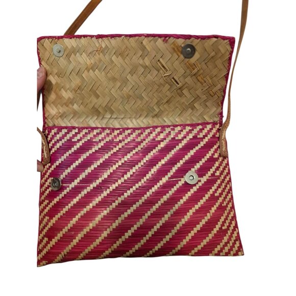 Vintage Handmade Straw Shoulder Bag With Leather Strap Red Tan Magnetic Flap - Picture 3 of 4